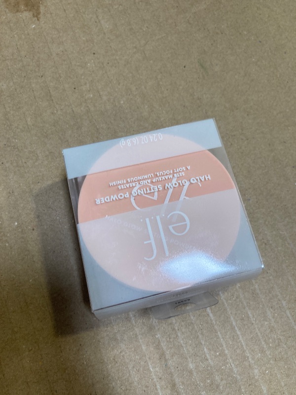 Photo 1 of e.l.f. Halo Glow Soft Focus Setting Powder, Silky Setting Powder For Creating Soft Glow Without Shine, Smooths Pores & Lines, Medium
