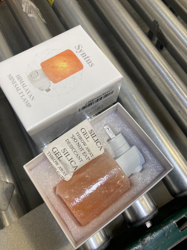 Photo 1 of Syntus Himalayan Salt Lamp