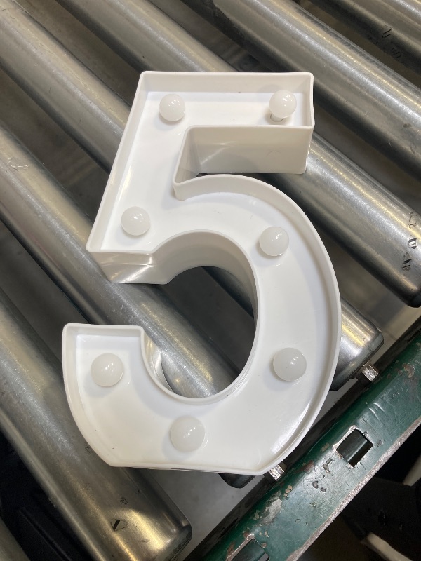 Photo 1 of Yorulory LED Number Lights Sign Light Up Number Sign for Night Light Wedding Birthday Party Battery Powered Christmas Lamp Home Bar?5?