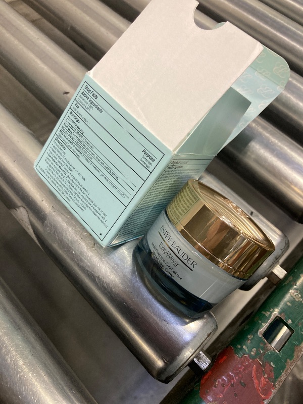 Photo 1 of Estée Lauder DayWear Multi-Protection Anti-Oxidant 24H-Moisture Cream SPF 15 Anti-Aging Moisturizer for Normal/Combination Skin, 1 Ounce