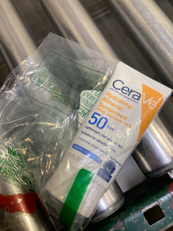 Photo 1 of CeraVe 100% Mineral Sunscreen SPF 50, Face sunscreen With Zinc Oxide & Titanium Dioxide, Hyaluronic Acid + Niacinamide + Ceramides, Oil Free, Travel Size 2.5 oz