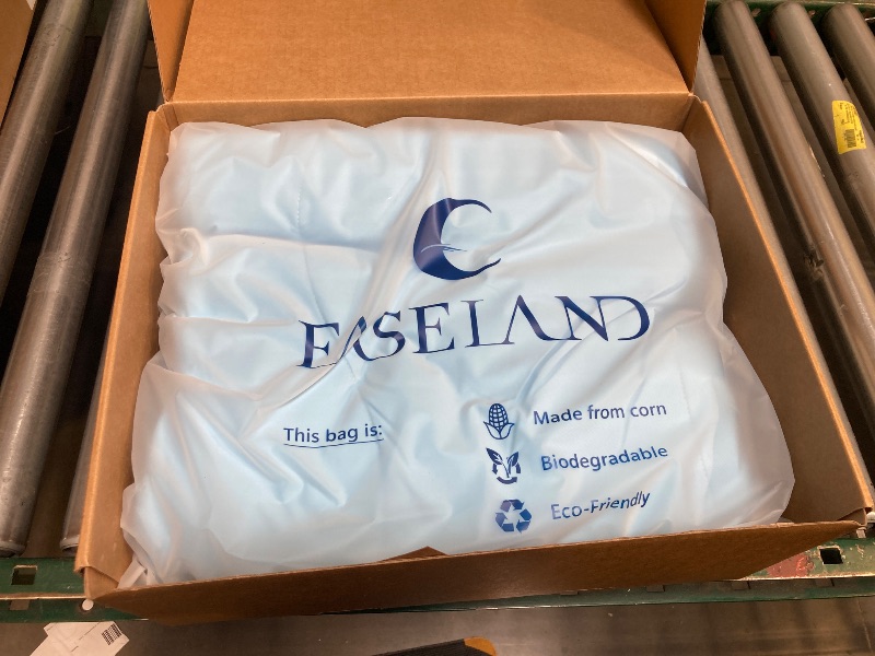 Photo 1 of EASELAND Queen Tencel Cooling Comforter for Hot Sleepers - Double-Sided Lightweight and Breathable Fabric for Night Sweats - All Season Cooling Blanket Machine Washable?90x90in, Blue?