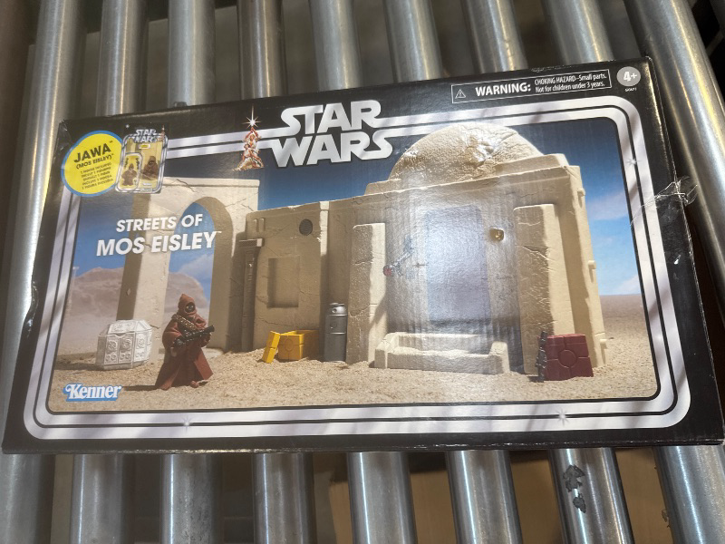 Photo 1 of STAR WARS The Vintage Collection Streets of Mos Eisley, A New Hope 3.75 Inch Collectible Action Figure Playset
