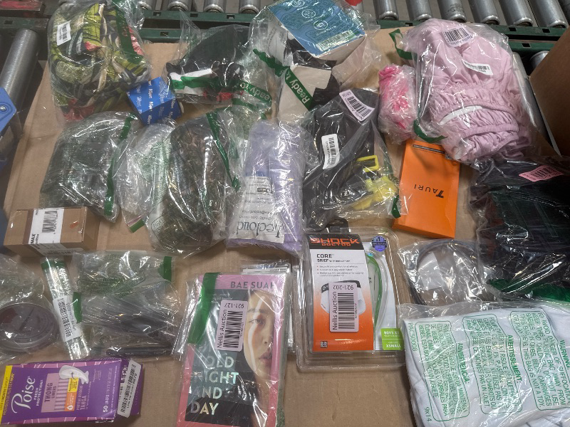 Photo 1 of BOX LOT OF MISCELLANEOUS ITEMS/FINAL SALE 