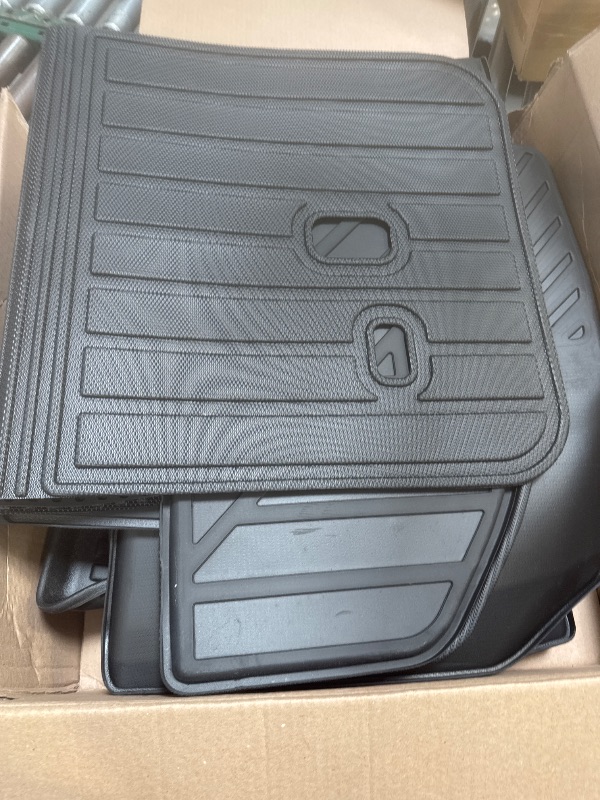 Photo 1 of 5 Piece Vehicle Floor Mat Set(Unknown Model) 