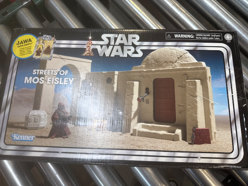 Photo 1 of STAR WARS The Vintage Collection Streets of Mos Eisley, A New Hope 3.75 Inch Collectible Action Figure Playset