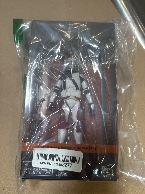 Photo 1 of STAR WARS The Black Series Clone Commander Bacara, Revenge of The Sith Premium Collectible 6 Inch Action Figure