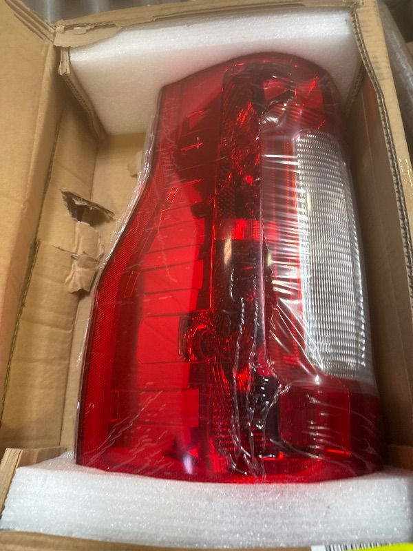 Photo 1 of Right Passenger Side Rear Tail Light Assembly Compatible With 2017-2019 Ford F-250 F-350 Super Duty Tail Light Rear Brake Lamps Replacement Taillights (w/o Blind Spot) (w/o LED)
