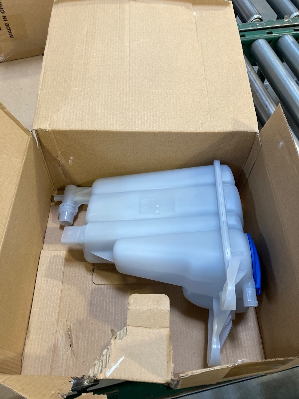 Photo 1 of YzusGomumu Engine Radiator Coolant Overflow Reservoir Tank With Cap Compatible With 2011-2016 Audi A4 A5 Q5 Allroad Quattro Replaces V10-4478 8K0121403Q 8K0121403T 8K0121403D 8K0121403G