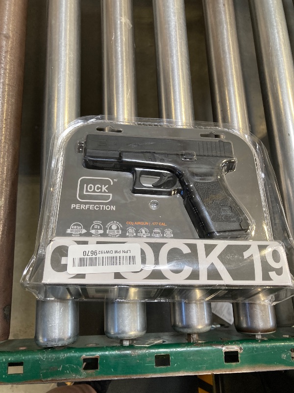 Photo 1 of Umarex Glock 19 Gen3 .177 Caliber BB Gun Air Pistol