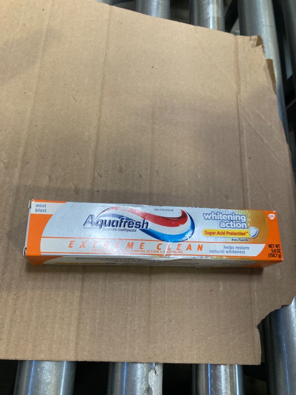 Photo 1 of Aquafresh Extreme Clean Whitening Action Fluoride Toothpaste for Cavity Protection, Sugar Acid Protection, Mint Blast, 5.6 oz EXP- 12/2026