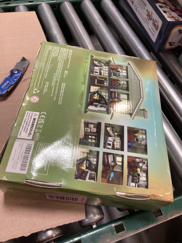 Photo 1 of Modern House Building Set, Warm Family Comedy TV Sitcoms The Dunphy's House Building Set Compatible with Lego Gifts for Fans and Adults and Girls Aged 14+ (1176 PCS)