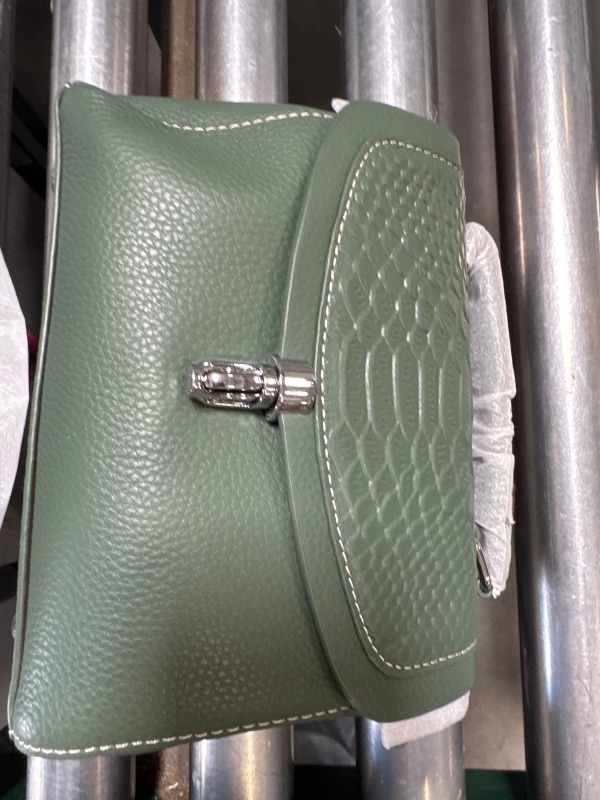 Photo 1 of Women's Mini Bag r Lady Handbag Female Crocodile Pattern Crossbody Shoulder Bag Fashion Trend Small Flap Messenger
