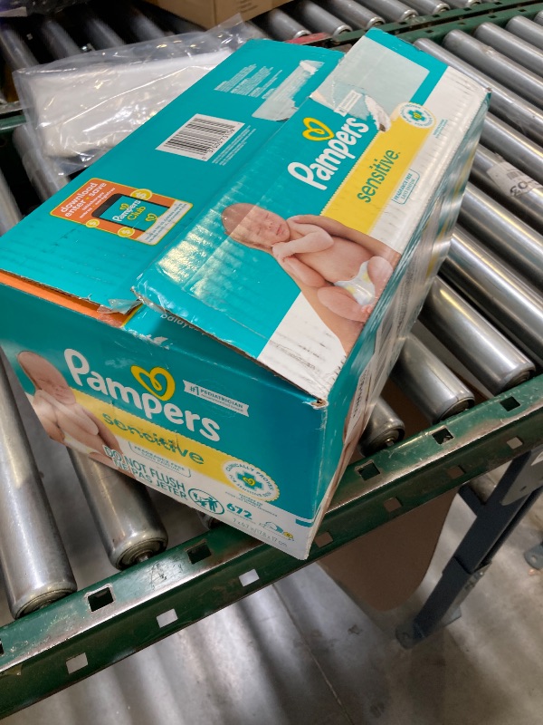 Photo 1 of Pampers Baby Wipes, Sensitive, Water Based Wipe, Clinically Proven, Hypoallergenic, and Unscented for Babies, 672 Wipes Total (8 Flip-Top Packs) [Packaging May Vary]