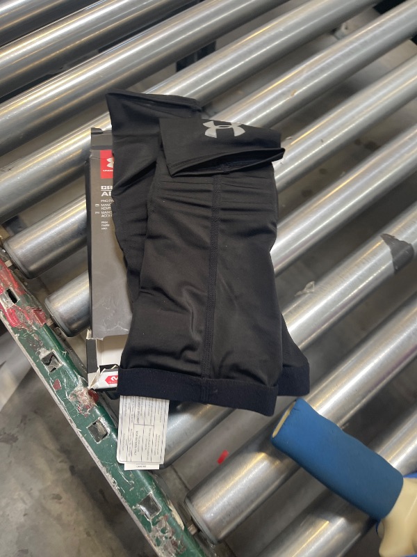 Photo 1 of Under Armour Gameday Armour Pro Padded Leg SLVS-BLK,SM