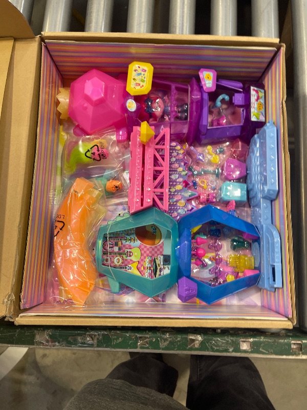 Photo 1 of Mattel DreamWorks Trolls Band Together Toys, Mount Rageous Playset with Queen Poppy Small Doll & 25+ Accessories, 4 Hair Pops