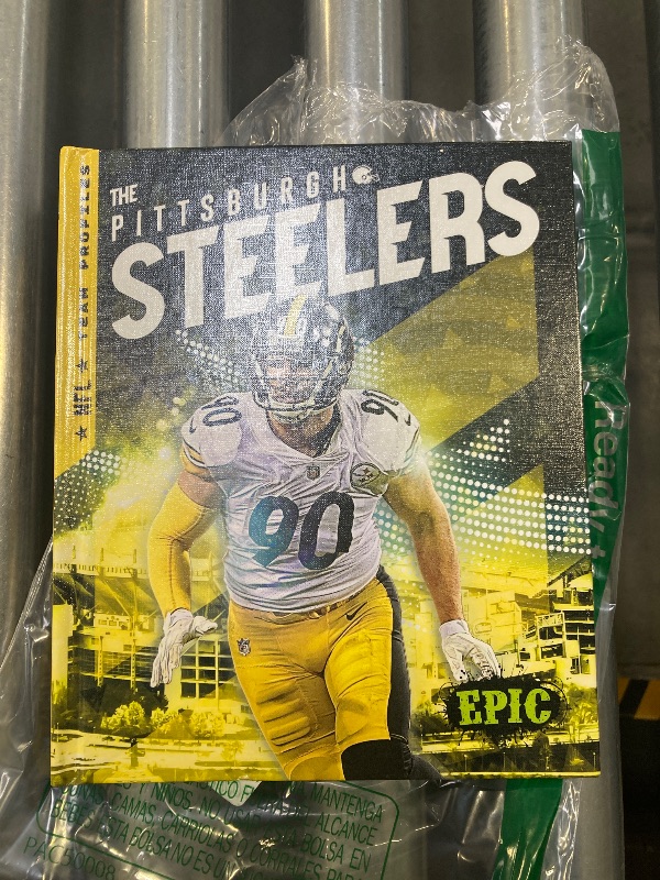 Photo 1 of The Pittsburgh Steelers - NFL Team Profiles, High Interest Low Level Reading - Non-Fiction for Struggling Readers, Grade 2 - Epic Collection