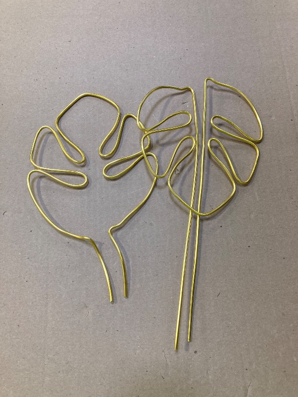 Photo 1 of 2 pcs Monstera Plant Support,Unique Monstera Shaped Plant Support Ring,Plant Support Stakes for Outdoor Plants and Indoor Plants (Gold)