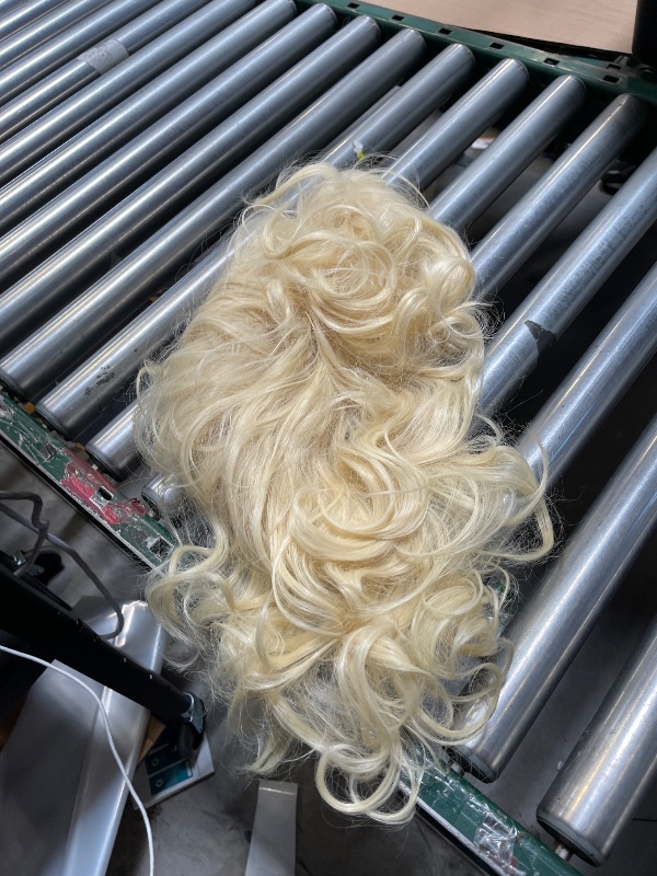 Photo 1 of STfantasy 70s Feathered Wigs Disco Costume Blonde Natural Wig for Women Girls Party Fashion Accessory Halloween Cosplay Anime (Blonde)