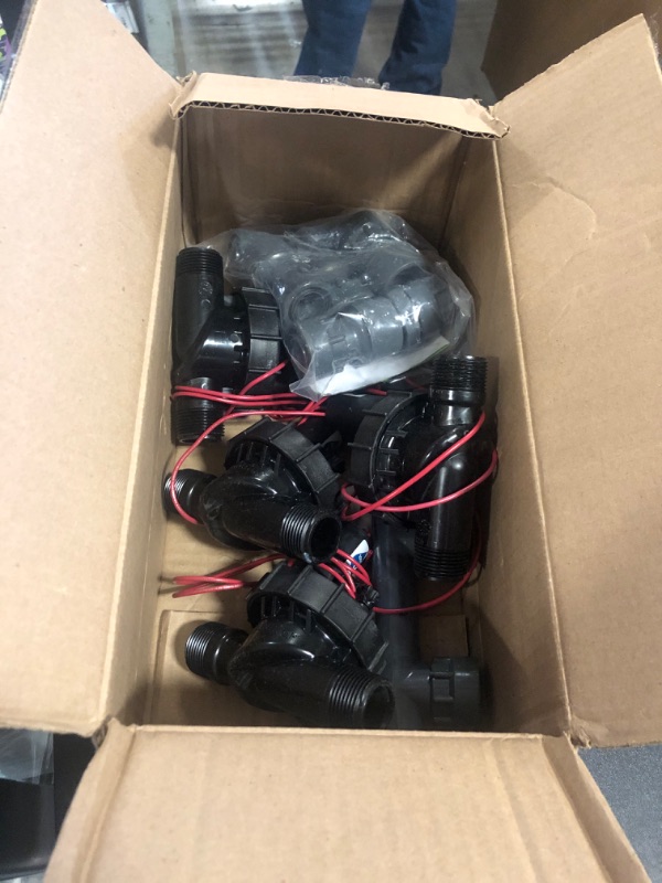 Photo 1 of Hunter PGV101-JT-MM Dura Manifold Valve Kit with Flow Control - Slip PGV101JTMM (6 Zone)