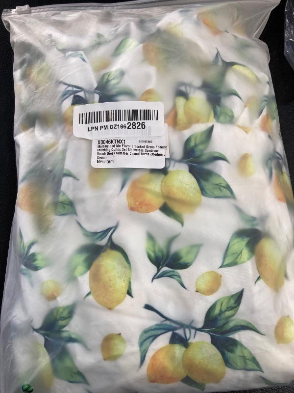 Photo 1 of Mommy and Me Floral Smocked Dress Family Matching Outfits Set Sleeveless Sundress Beach Dress Summer Casual Dress (Medium, Green)