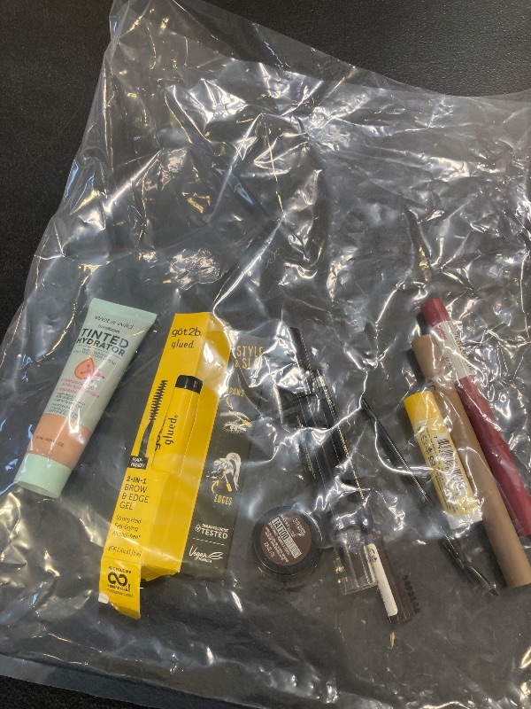 Photo 1 of Cutie! Beauty Bundle!
---FINAL SALE / NO RETURNS ----
