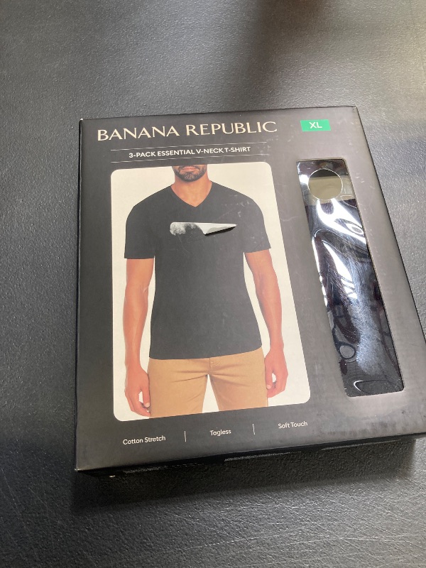 Photo 1 of Banana Republic Men's V-Neck Tee, 2-pack XL