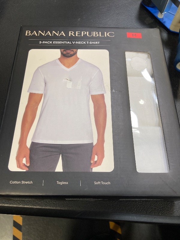 Photo 1 of Banana Republic Men's V-Neck Tee, 3-pack M