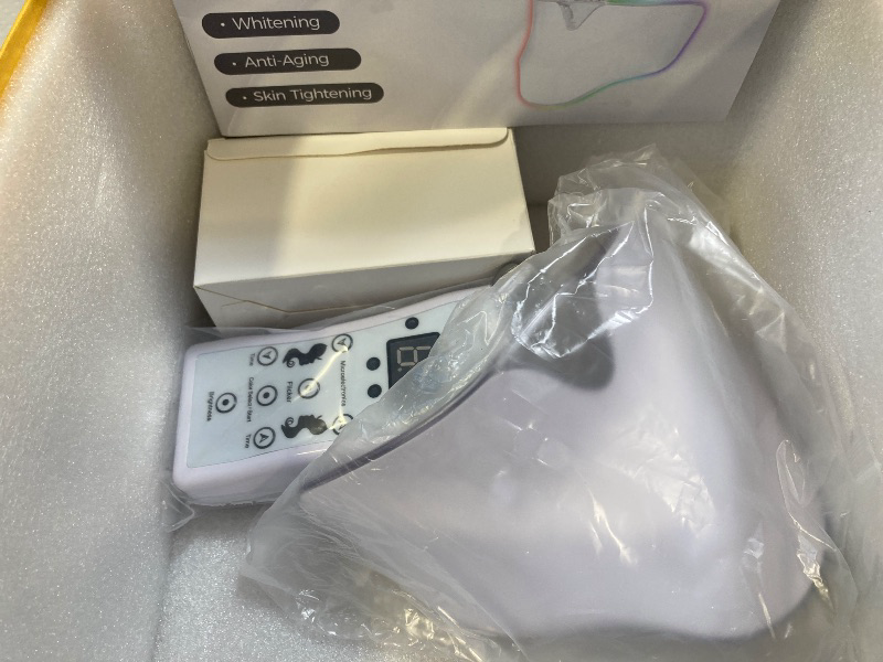 Photo 1 of SDKWDH Red Light Therapy for Face, Led Face Mask Light Therapy, 7-1 Colors LED Facial Skin Care Mask * no cord
