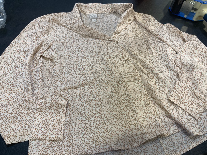 Photo 1 of Worthington Women's Long Sleeve Regular Fit Button-Down Shirt M