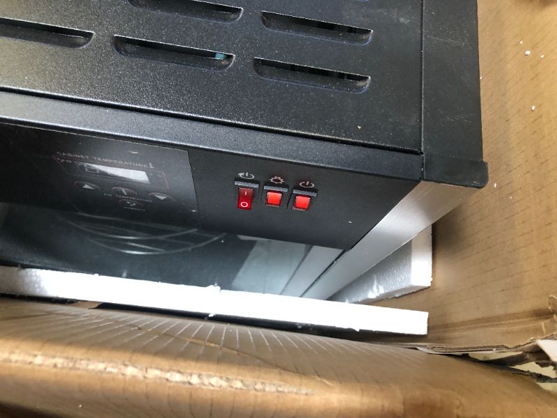 Photo 1 of -ONE GLASS PANEL WAS BROKEN- Winco EDM-1K Rotating Heated & Humified Pizza Warmer Merchandiser, 18"