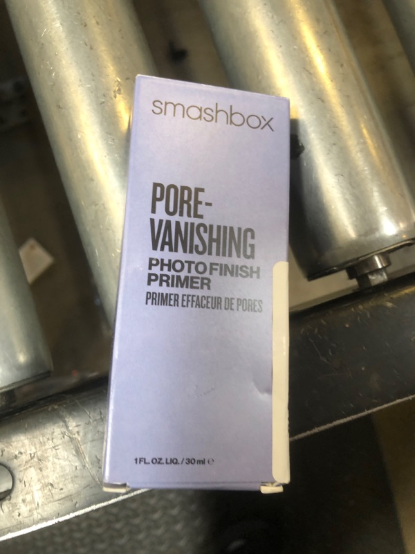 Photo 1 of Smashbox Pore Vanishing Primer | Controls Shine, Blurs Pores + Locks in Makeup with a Matte Finish, 1 Fl Oz