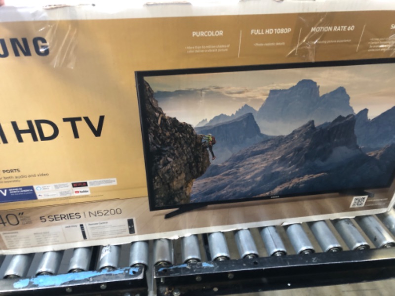 Photo 1 of SAMSUNG 40-inch Class LED Smart FHD TV 1080P (UN40N5200AFXZA, 2019 Model), Black