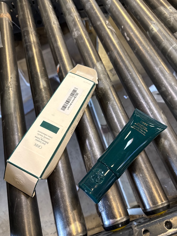 Photo 1 of Oribe Curl Control Silkening Crème, 5 Fl Oz (Pack of 1)