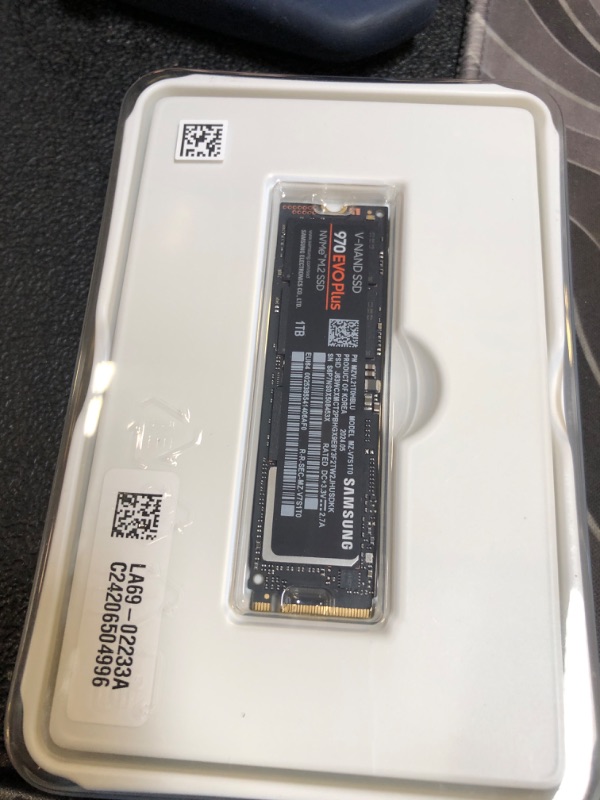 Photo 1 of SAMSUNG 970 EVO Plus SSD 2TB NVMe M.2 Internal Solid State Drive w/ V-NAND Technology, Storage and Memory Expansion for Gaming, Graphics w/ Heat Control, Max Speed, MZ-V7S2T0B/AM