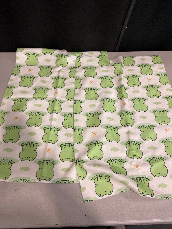 Photo 1 of Cute Green Frog Hand Towels, Funny Frogs Hand Towels for Bathroom 2 Pack Soft Absorbent Decorative Dish Towel for Kitchen Farmhouse Gym Hotel Yoga Gifts 16"x24"