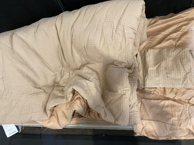 Photo 1 of King - Comfort Spaces Neutral Quilt Set - 3 Pieces Breathable Dotted Weave Quilt Sets with Piping Border, Modern Farmhouse Cottage Coverlet & Sham, All Season Microfiber King Bed Set, King/Cal King