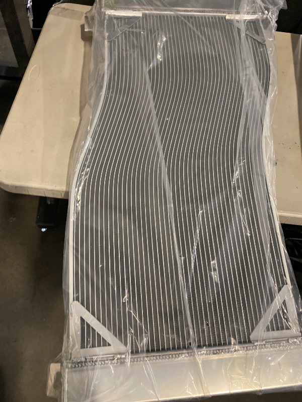 Photo 1 of CU2370 3 Row Aluminum Radiator for 1999-2014 Chevy Avalanche Tahoe Suburban Silverado 1500 2500 3500 HD Radiador for GMC Yukon XL Sierra Cadillac Escalade ESV Hummer H2 Radiators 2006 2008