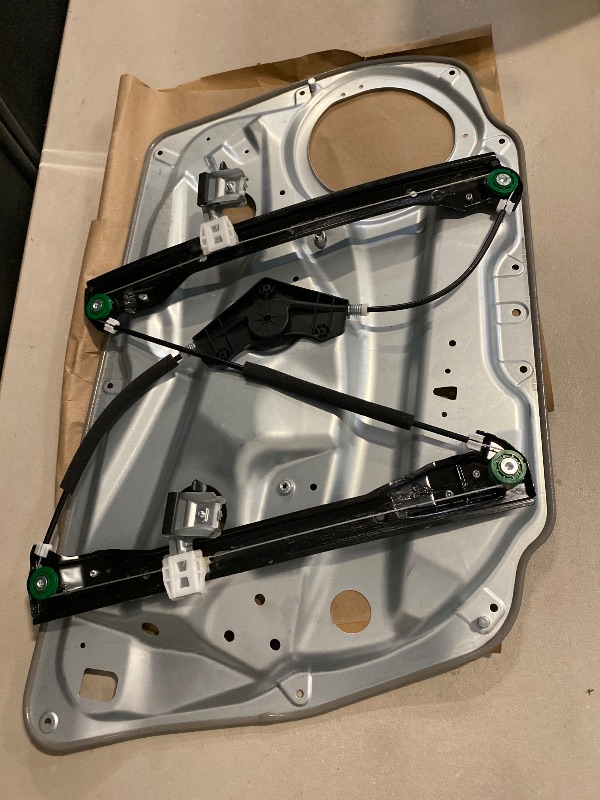 Photo 1 of BOXI Front Driver Side Window Regulator w/o Motor for Mercedes-Benz W204 W212 C250 C300 C350 C63 AMG E250 E350 E400 E550 E63 AMG 2008-16/2127201579