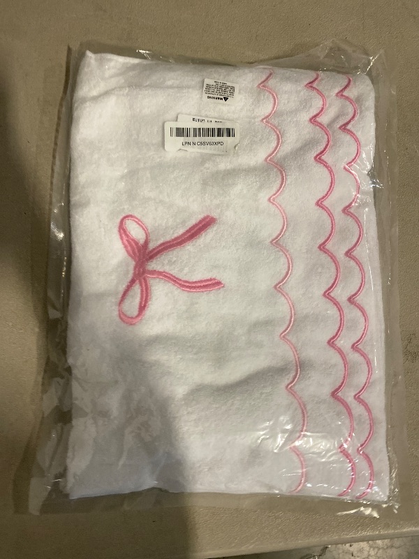 Photo 1 of 2 Pcs Coquette Bow 100% Cotton Hand Towels for Bathroom Scalloped Hand Towels 16 * 27 Inch Embroidered Decorative 600 GSM Soft Absorbent Bath Towel for Spa Yoga Hotel Sport (Pink)