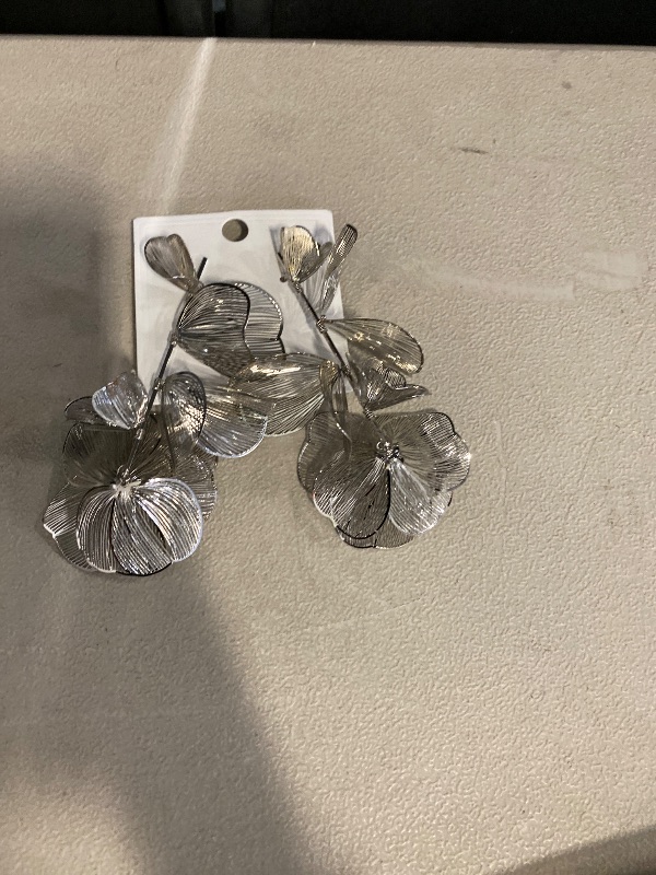 Photo 1 of Bohemian Flower Drop Dangle Earrings Flower Earrings for Women Exaggerated Big Flowers Earrings Fabric Floral Dangle Earrings for Women