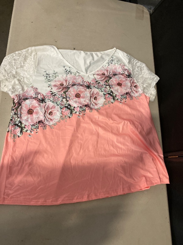 Photo 1 of Size 5XL Women's Plus Size Linny floral Top