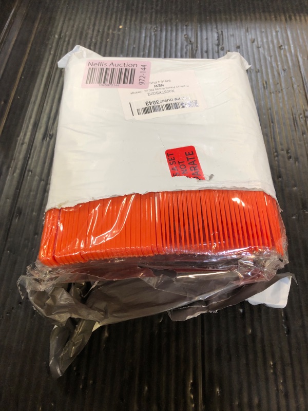 Photo 1 of Exquisite Orange Plastic Knives 200 Pcs Orange Knives Disposable Utensils Heavy Duty Plastic Cutlery Set Disposable Cutlery Sets Flatware Sets Silverware Set Party Supplies & Party Tableware