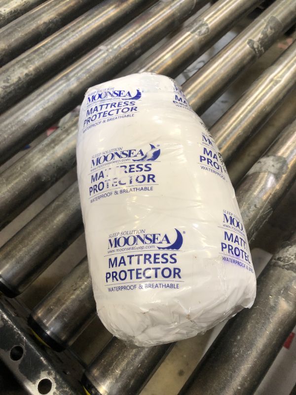 Photo 1 of Waterproof Mattress Protector King Size,Mattress Cover Protector, Smooth Top Mattress Protector for Kids, Breathable Skin Friendly and Noiseless Fitted Sheet,King Size,Polyester