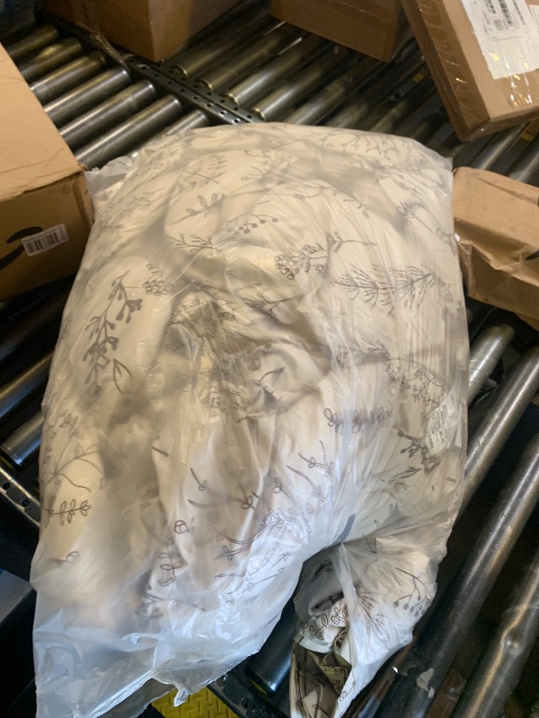 Photo 1 of (UNKNOWN SIZE) Bedsure Queen Comforter Set - Beige Bed Set, 3 Pieces Cute Floral Bedding, 1 Soft Botanical Flowers Comforter and 2 Pillow Shams