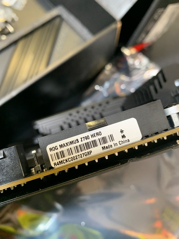 Photo 1 of ASUS ROG Maximus Z790 Hero WiFi6E LGA 1700(Intel 14th,13th&12th Gen) ATX Gaming Motherboard(PCIe 5.0,DDR5,20+1power Stages,2.5Gb LAN, Bluetooth V5.2,2X Thunderbolt 4 Ports,5xM.2, Thunderbolt 4/USB4)