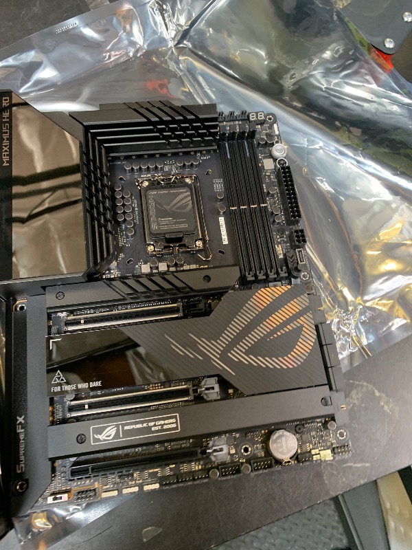 Photo 1 of ASUS ROG Maximus Z790 Hero WiFi6E LGA 1700(Intel 14th,13th&12th Gen) ATX Gaming Motherboard(PCIe 5.0,DDR5,20+1power Stages,2.5Gb LAN, Bluetooth V5.2,2X Thunderbolt 4 Ports,5xM.2, Thunderbolt 4/USB4)