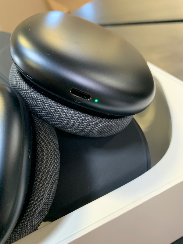 Photo 1 of Apple AirPods Max Wireless Over-Ear Headphones, Pro-Level Active Noise Cancellation, Transparency Mode, Personalized Spatial Audio, USB-C Charging, Bluetooth Headphones for iPhone - Midnight (MINOR DAMAGE)