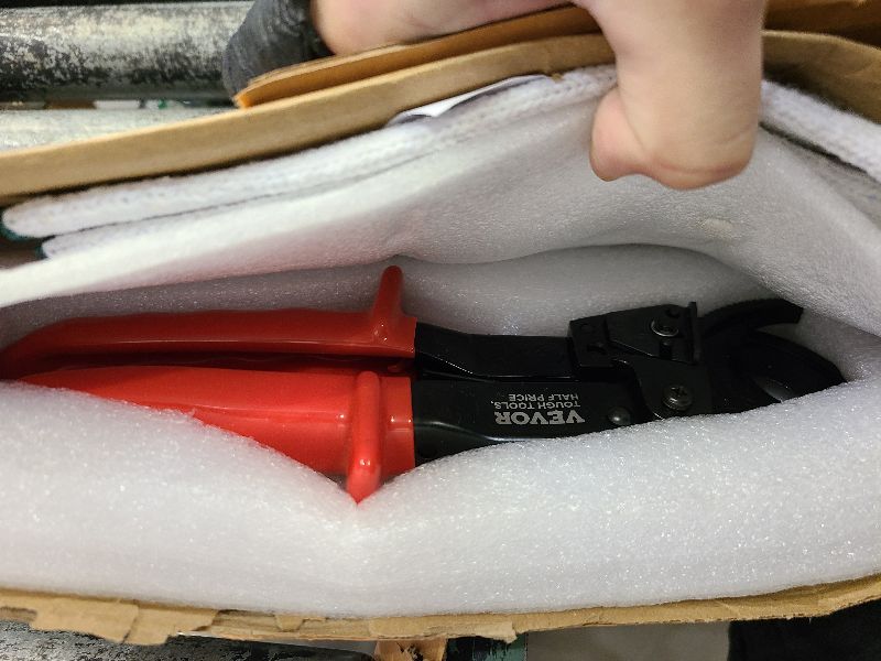 Photo 1 of ** Missing gloves **
VEVOR Ratcheting Cable Cutter, 10" Ratchet Wire and Cable Cutter, Cut up to 240 mm², with Comfortable Grip Handles, Easy to Use Quick-Release Lever, Silicon-Manganese Spring Steel Blade