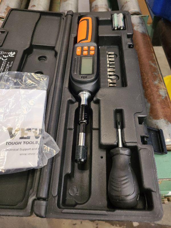 Photo 1 of VEVOR Digital Torque Screwdriver, 1/4" Drive Screwdriver Torque Wrench, Electrician Torque Screwdriver with LCD, 2.65-70.67 in-lbs Torque Range, 0.01 N.m Increment Torque Screwdriver with Bits & Case